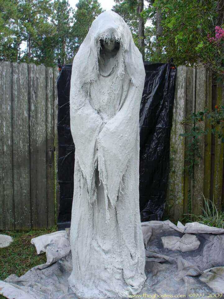 45 Best Diy Halloween Outdoor Decorations For 2020